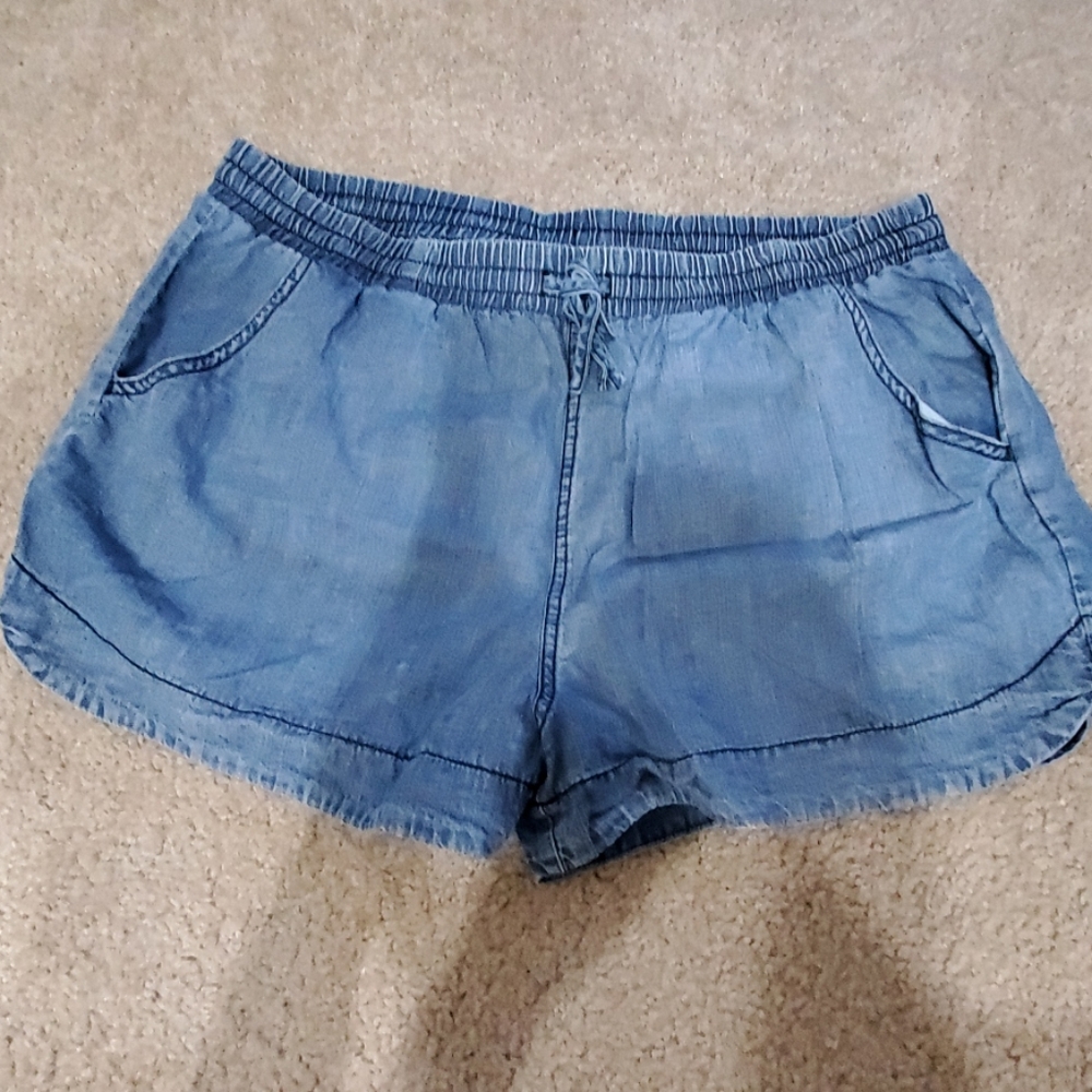 Universal Thread shorts